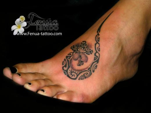 9b°) tattoo polynesien sur le pied